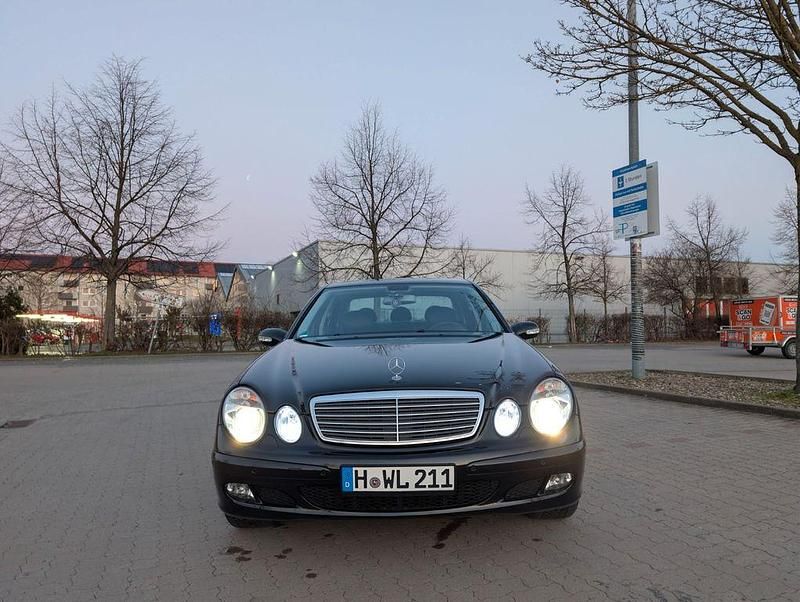 Gebraucht Mercedes E200 Classic 163 PS (119 kW) 2005 Schwarz Limousine