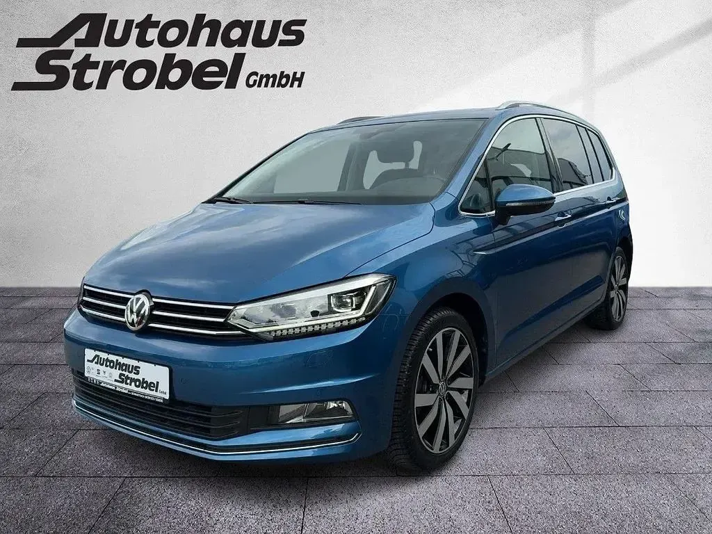 Gebraucht VW Touran Highline 150 PS (110 kW) 2017 Caribbean blue metallic Van / Kleinbus