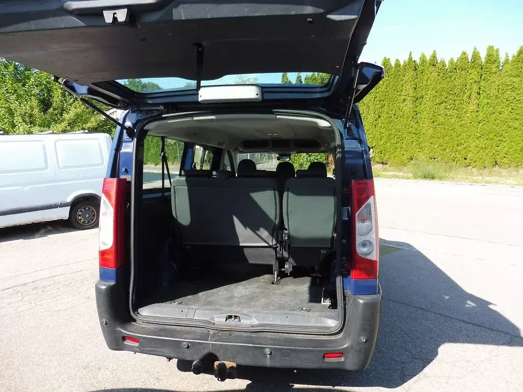 Gebraucht Citroën Jumpy Attraction 163 PS (119 kW) 2013 Blau Van / Kleinbus
