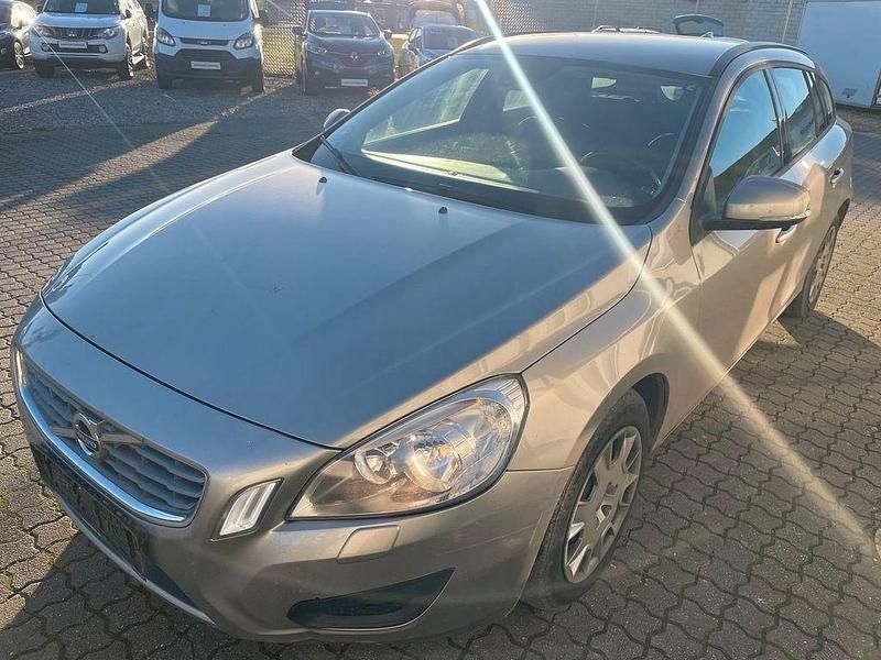 Grau Gebraucht 2012 Volvo V60 Summum Kombi | 3.300 € (Fairer Preis) - Bild 1/4