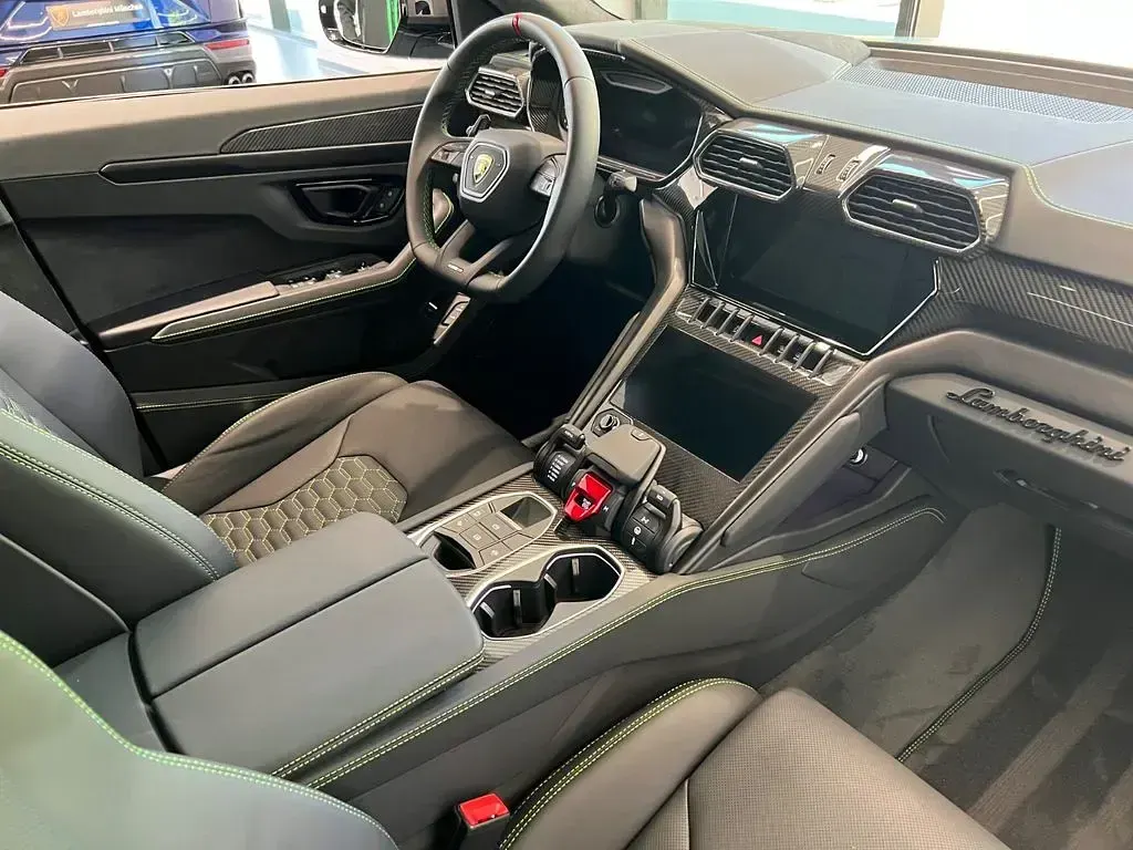 Usata Lamborghini Urus 666 CV (489 kW) 2024 Grigio SUV