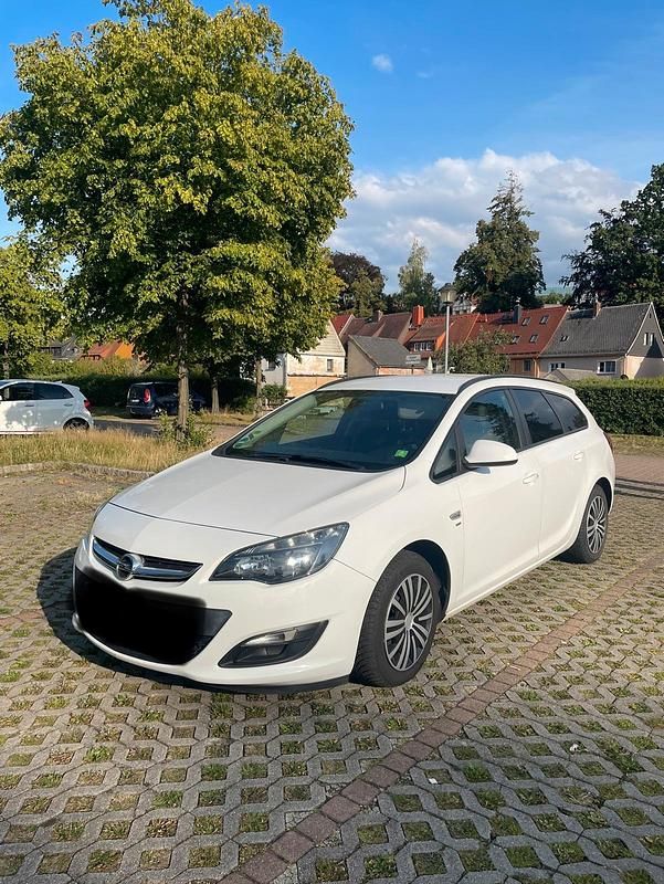 Weiß Gebraucht 2014 Opel Astra Kombi | 4.800 € - Bild 1/4
