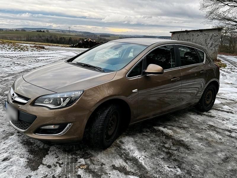 Gebraucht Opel Astra Innovation 140 PS (102 kW) 2013 Andere farben Kleinwagen