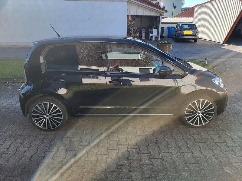 Usata VW up! 90 CV (66 kW) 2017 Nero Utilitaria