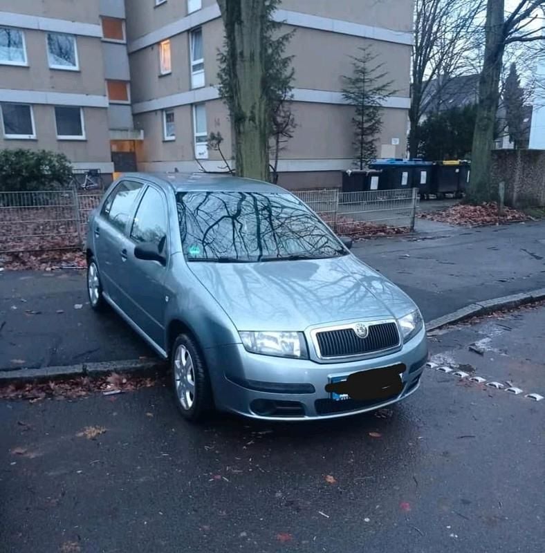 Grau Gebraucht 2006 Skoda Fabia Kleinwagen | 2.400 € (Etwas zu teuer) - Bild 1/3