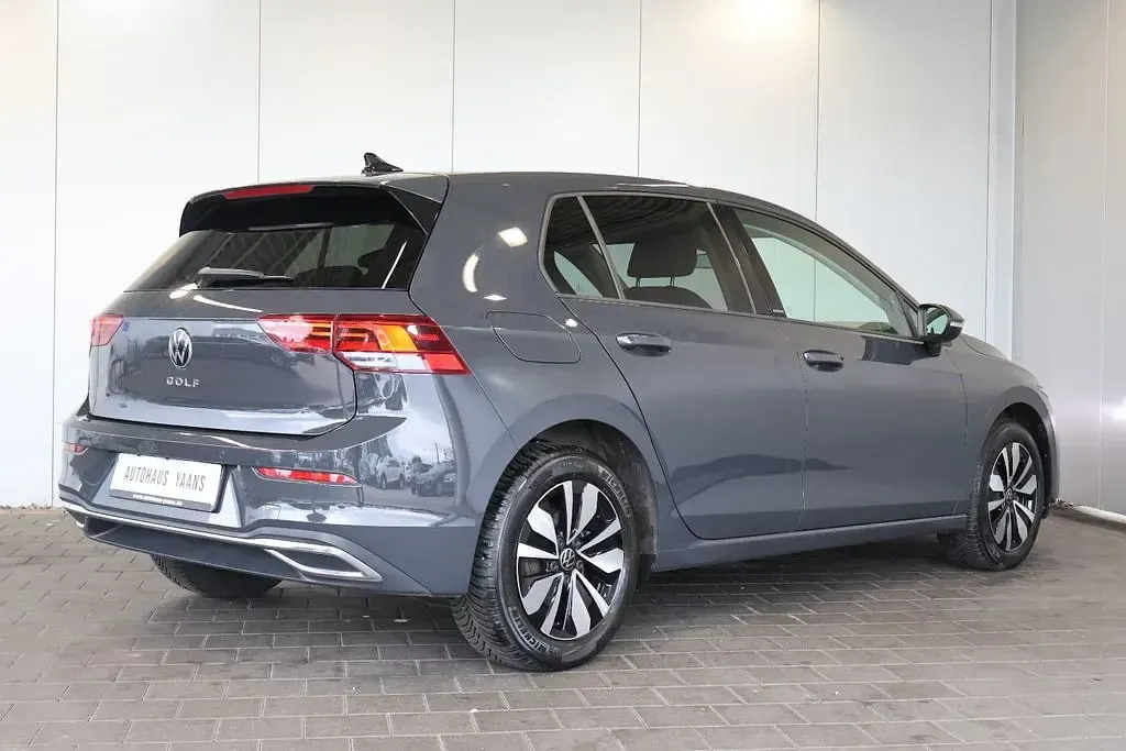 Gebraucht VW Golf VIII Move 150 PS (110 kW) 2024 Grau Limousine