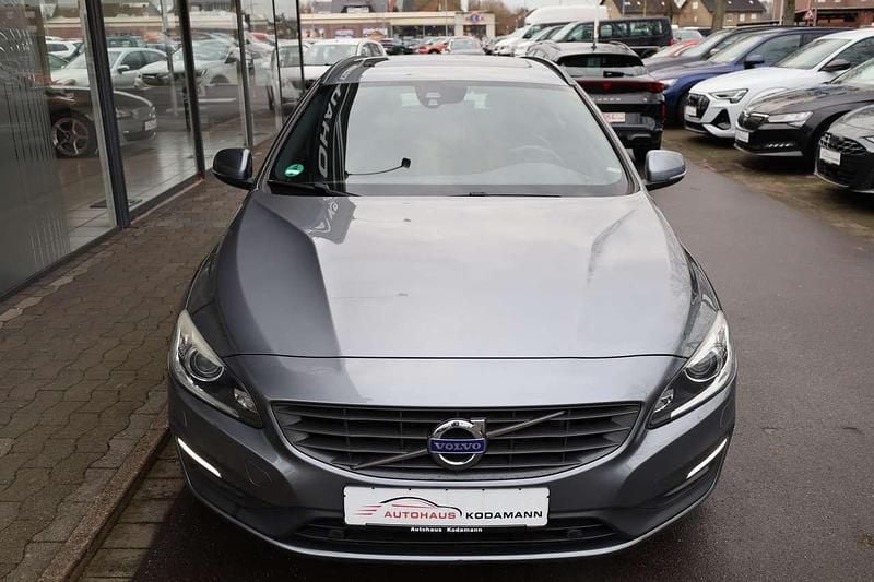 Gebraucht Volvo V60 Business Edition 150 PS (110 kW) 2016 Osmium grey / metallic Kombi