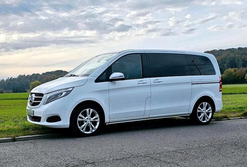 Weiß Gebraucht 2017 Mercedes V220 Van / Kleinbus | 32.500 € (Superpreis) - Bild 1/4