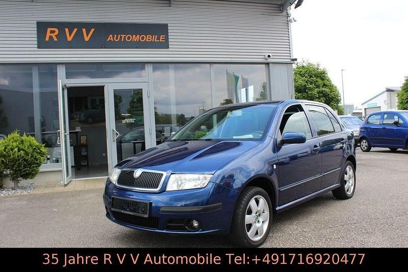 Blau Gebraucht 2007 Skoda Fabia Ambiente Limousine | 790 € (Superpreis) - Bild 1/4