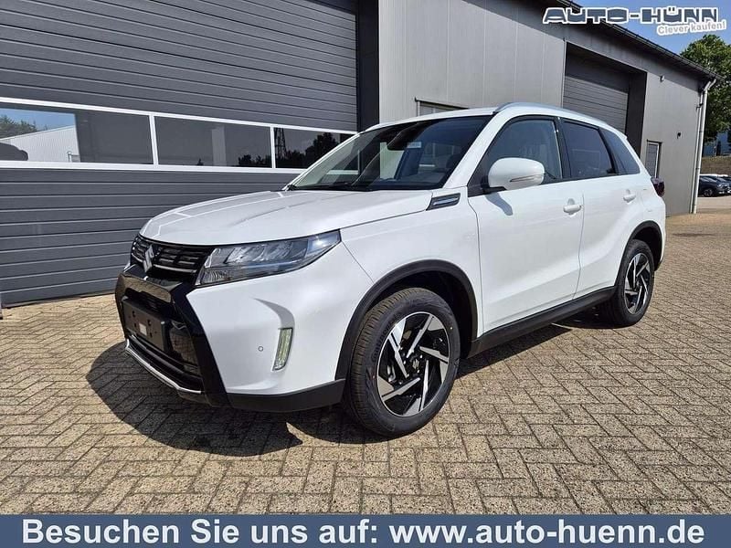 Cool white pearl metallic Neu 2025 Suzuki Vitara Comfort+ SUV | 24.490 € (Fairer Preis) - Bild 1/4