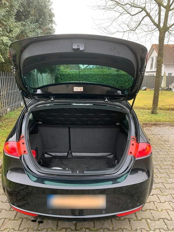 Usado Seat Leon 125 CV (91 kW) 2012 Negro Coupe