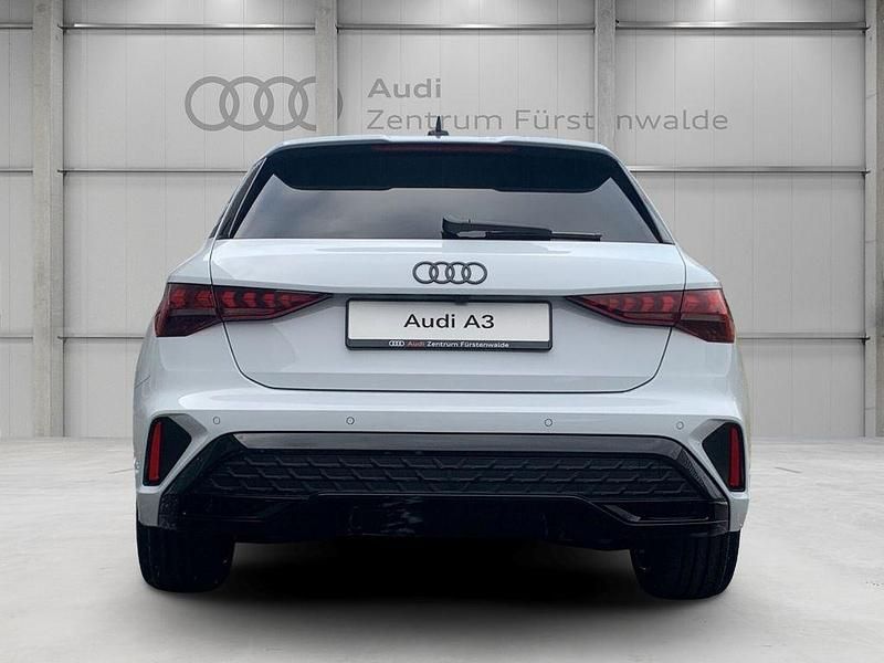 Neu Audi A3 Sport 272 PS (200 kW) 2026 Gletscherweiß metallic Limousine