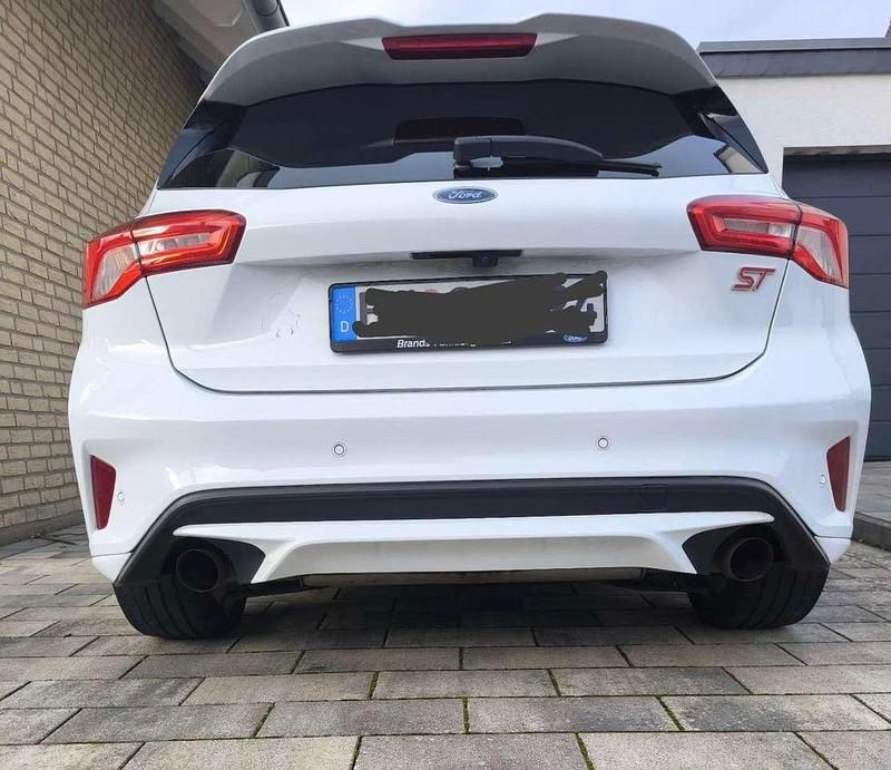 Gebraucht Ford Focus ST 280 PS (205 kW) 2021 Weiß Kleinwagen