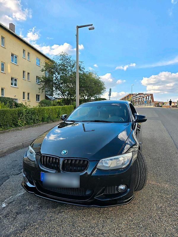 Schwarz Gebraucht 2013 BMW 335 Cabriolet M Sport Cabrio | 22.999 € (Etwas zu teuer) - Bild 1/4