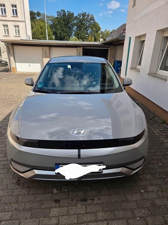 Grau Gebraucht 2021 Hyundai Ioniq 5 Dynamiq SUV | 22.000 € (Superpreis) - Bild 1/4