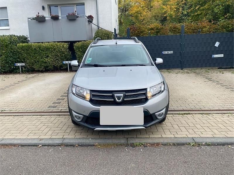 Silber Gebraucht 2014 Dacia Sandero Prestige Kleinwagen | 5.800 € (Fairer Preis) - Bild 1/4