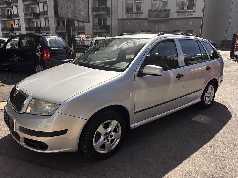 Silber Gebraucht 2004 Skoda Fabia Kombi | 2.450 € (Etwas zu teuer) - Bild 1/4