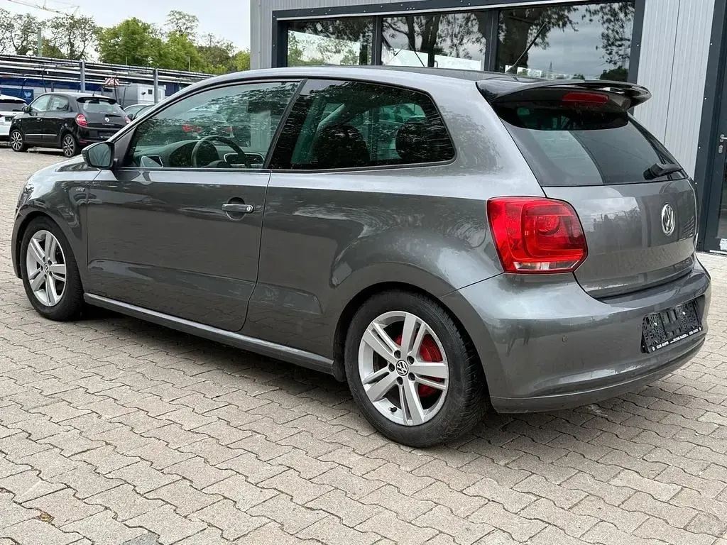 Gebraucht VW Polo 60 PS (44 kW) 2013 Grau Kleinwagen