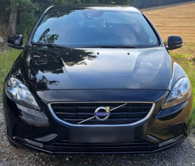 Gebraucht Volvo V40 122 PS (89 kW) 2018 Schwarz Limousine