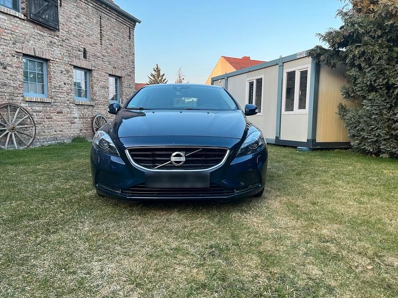Second-hand Volvo V40 150 CP (110 kW) 2013 Albastru Hatchback