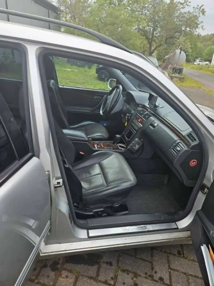 Gebraucht Mercedes E320 224 PS (164 kW) 2000 Silber Kombi