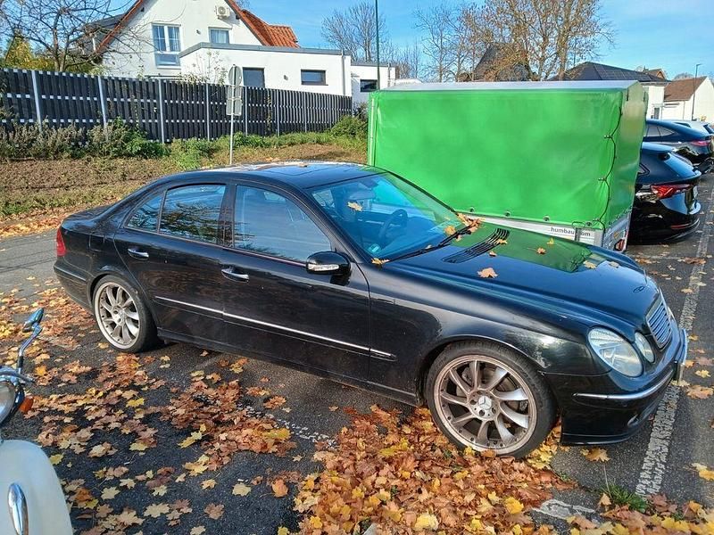 Schwarz Gebraucht 2003 Mercedes E240 Elegance Limousine | 1.950 € (Superpreis) - Bild 1/4