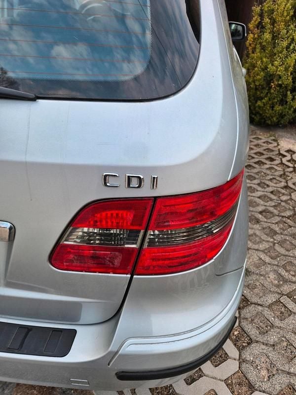 Gebraucht Mercedes B180 105 PS (77 kW) 2010 Silber Van / Kleinbus