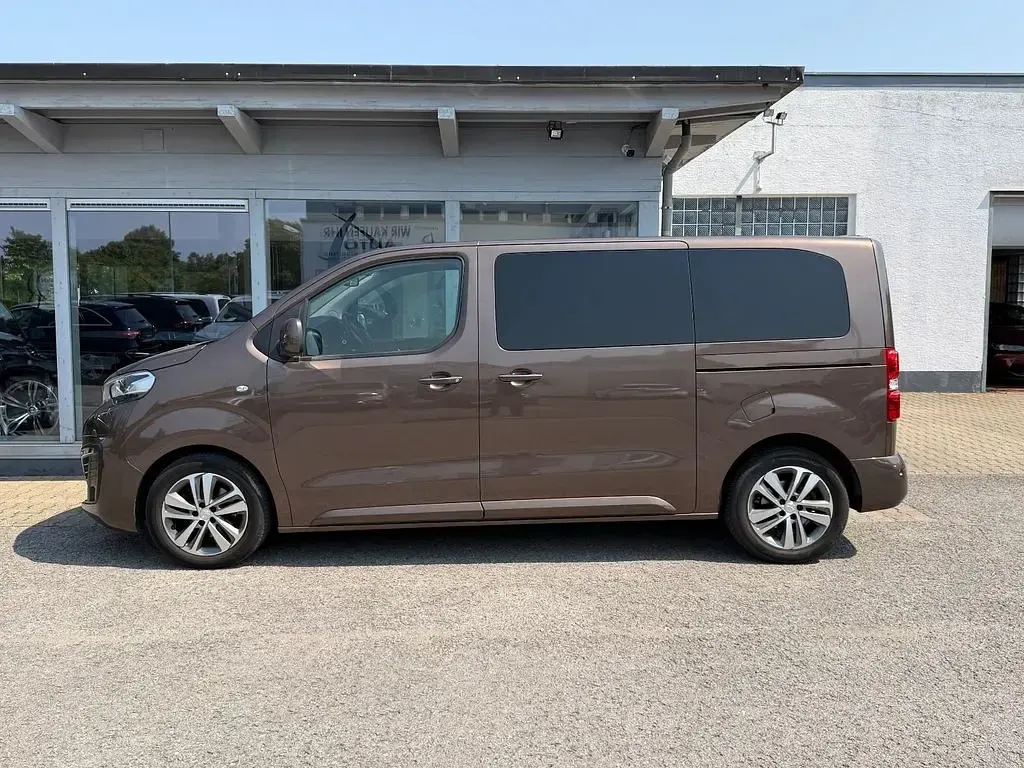 Gebraucht Peugeot Traveller 150 PS (110 kW) 2018 Braun Van / Kleinbus