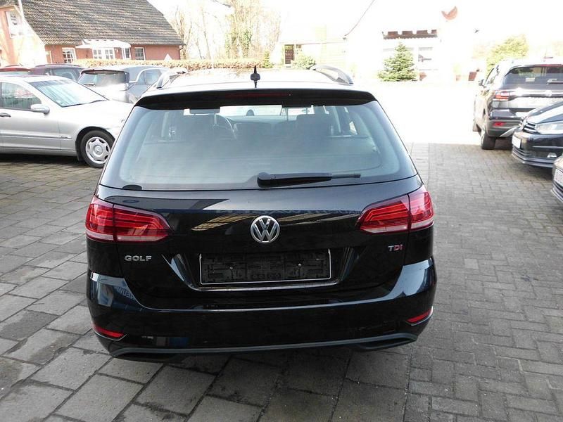 Second-hand VW Golf VII Trendline 116 CP (85 kW) 2017 Negru Break