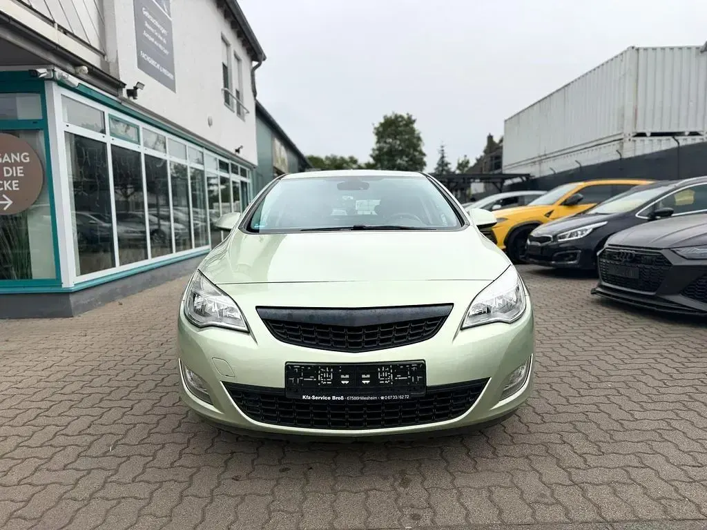 Brugt Opel Astra Edition 116 HK (85 kW) 2010 Grøn Sedan