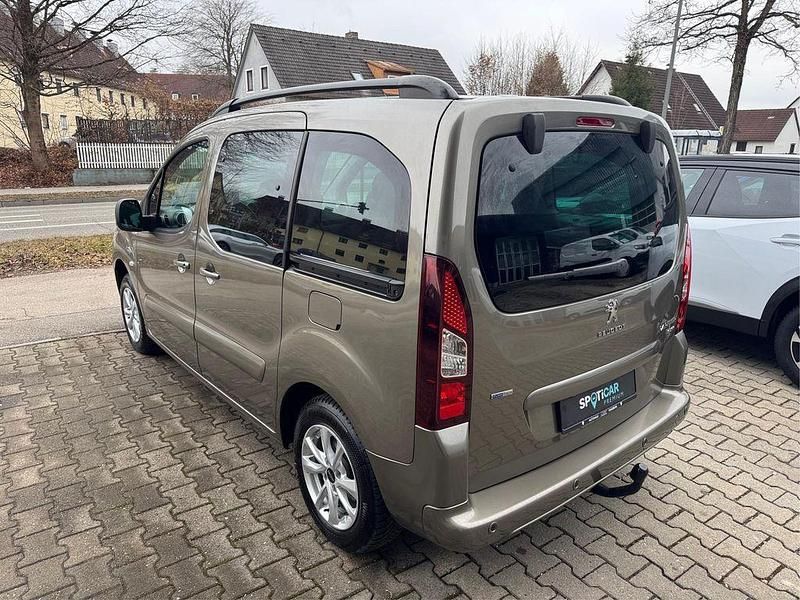 Gebraucht Peugeot Partner Tepee Allure 110 PS (80 kW) 2016 Grau Van / Kleinbus