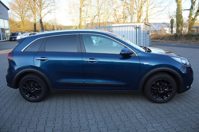 Używany Kia Niro Vision 141 KM (103 kW) 2020 Niebieski SUV