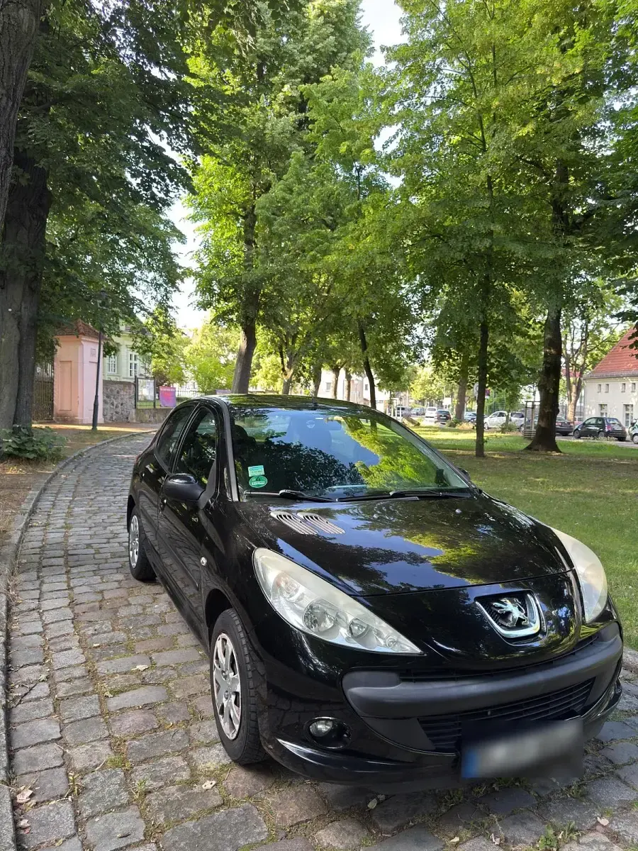 Gebraucht Peugeot 206+ 73 PS (53 kW) 2011 Schwarz Kleinwagen
