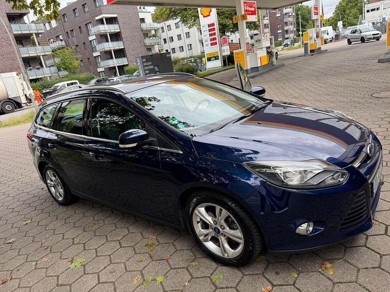 Blau Gebraucht 2012 Ford Focus Kombi | 6.100 € (Fairer Preis) - Bild 1/4