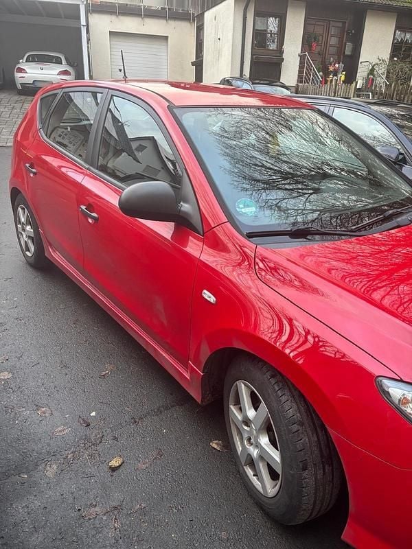 Gebraucht Hyundai i30 109 PS (80 kW) 2010 Rot Limousine
