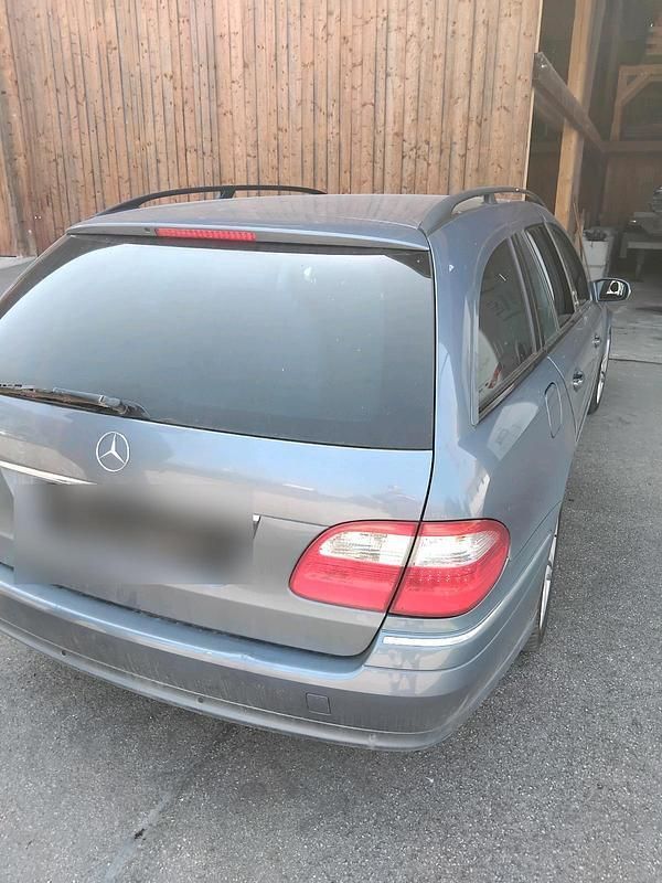 Blau Gebraucht 2003 Mercedes E240 Kombi | 999 € (Superpreis) - Bild 1/4