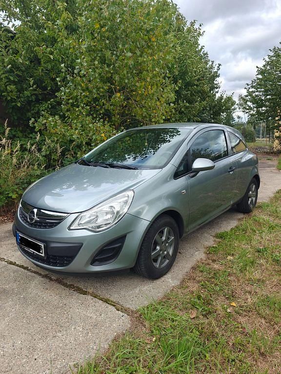 Grau Gebraucht 2013 Opel Corsa Edition Kombi | 5.700 € (Fairer Preis) - Bild 1/4