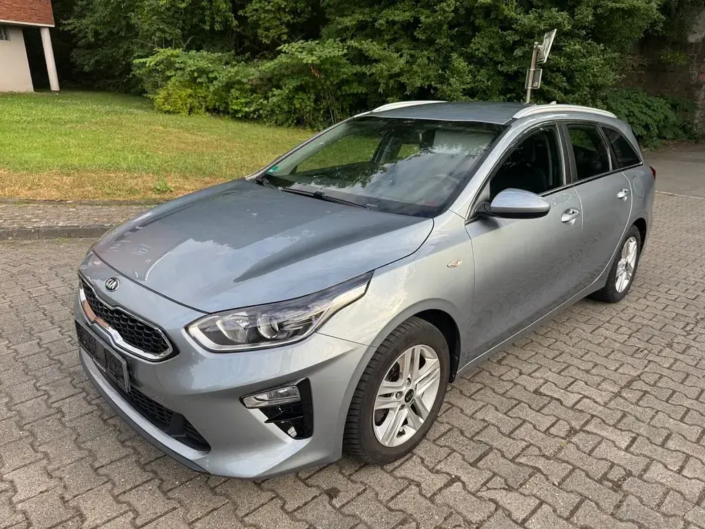 Gebraucht Kia Ceed 140 PS (102 kW) 2021 Silber Kleinwagen