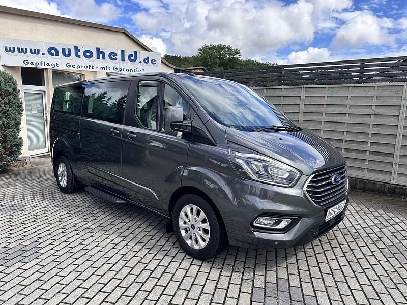 Grau (metallic) Gebraucht 2019 Ford Tourneo Titanium Kombi | 31.995 € (Fairer Preis) - Bild 1/4