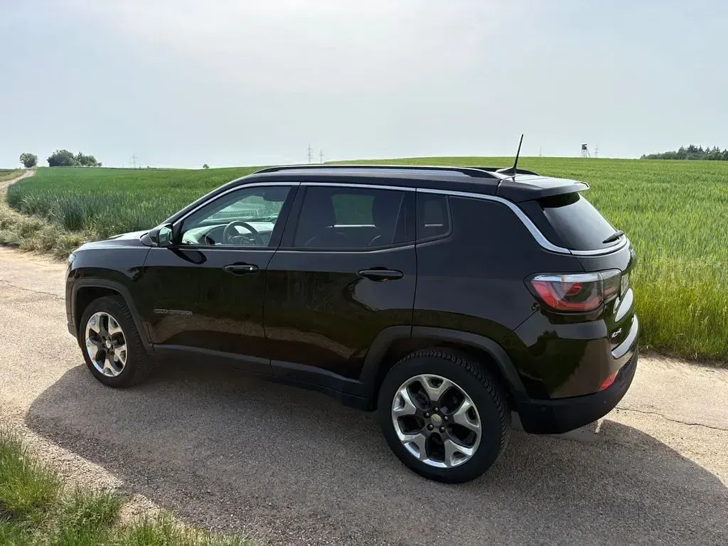 Gebraucht Jeep Compass Limited 170 PS (125 kW) 2018 Schwarz SUV