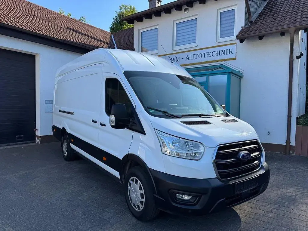 Gebraucht Ford Transit Trend 131 PS (96 kW) 2022 Weiß Van / Kleinbus