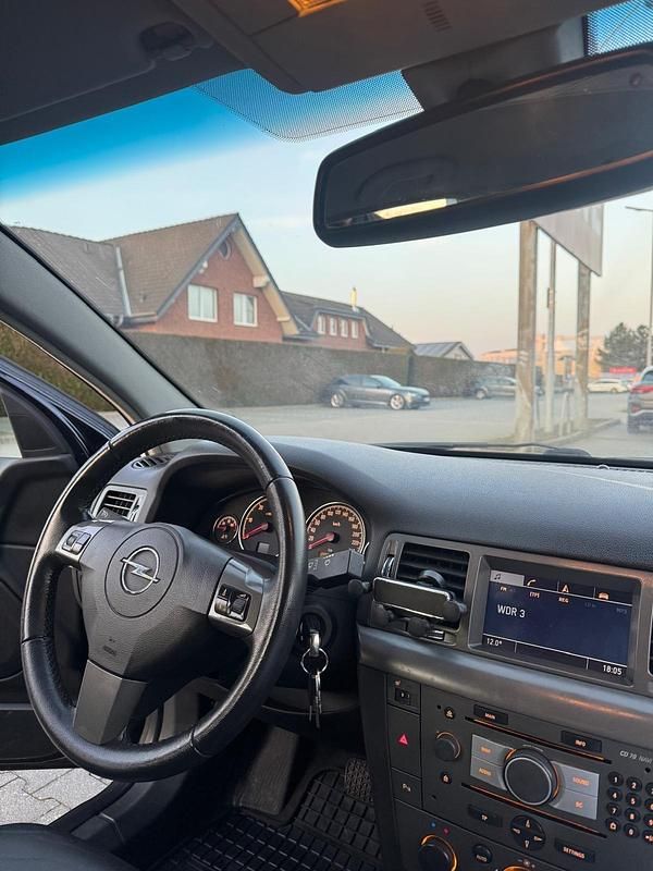 Gebraucht Opel Signum 105 PS (77 kW) 2006 Schwarz Kleinwagen