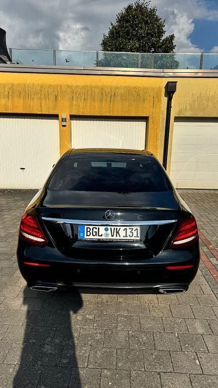 Gebraucht Mercedes E220 194 PS (142 kW) 2019 Schwarz Limousine
