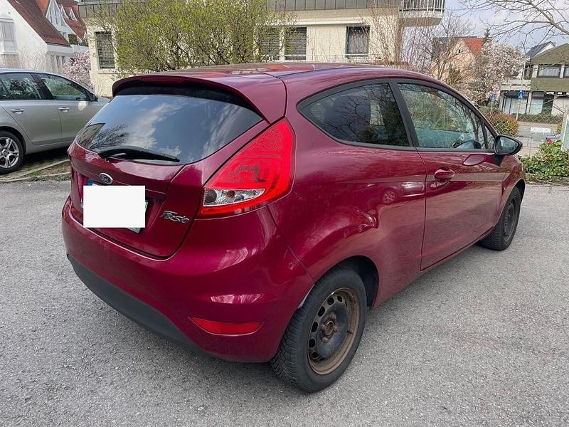 Gebraucht Ford Fiesta Trend 82 PS (60 kW) 2011 Rot Kleinwagen