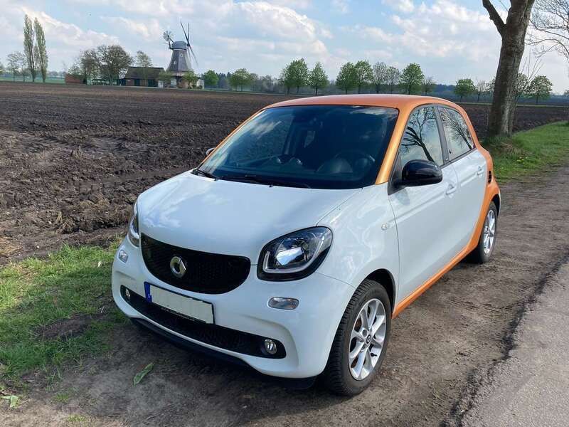 Weiß Gebraucht 2018 Smart ForFour Electric Drive Passion Limousine | 7.980 € (Guter Preis) - Bild 1/4