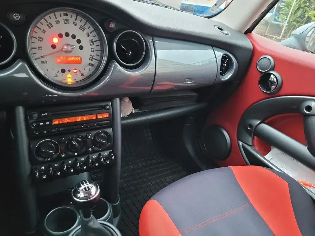 Gebraucht Mini ONE 90 PS (66 kW) 2003 Rot Kleinwagen