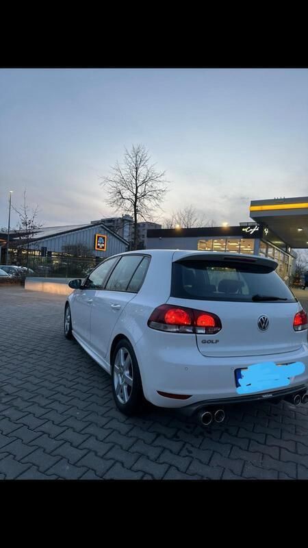 Weiß Gebraucht 2010 VW Golf VI Limousine | 8.000 € (Teuer) - Bild 1/4