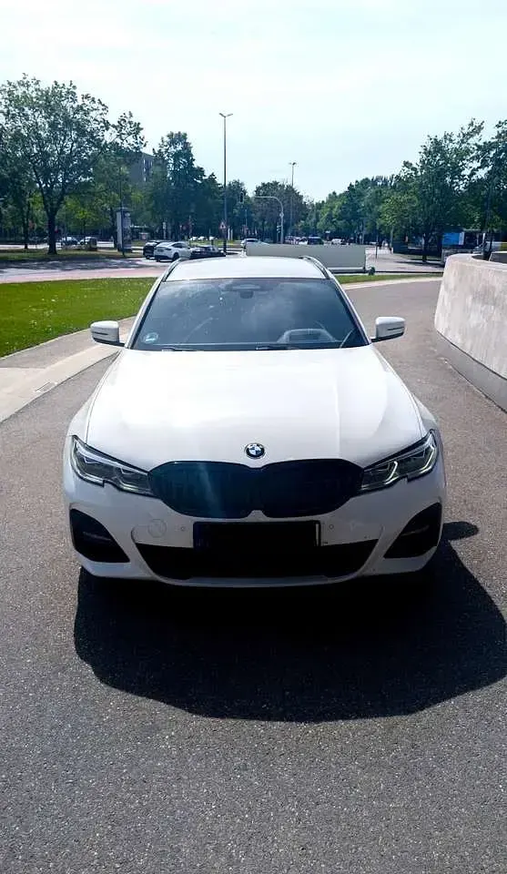 Gebraucht BMW 330 M Sport 258 PS (189 kW) 2019 Alpinweiss iii Kombi