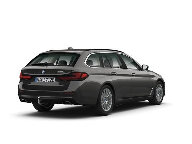Gebraucht BMW 530e 292 PS (214 kW) 2022 Grau Kombi