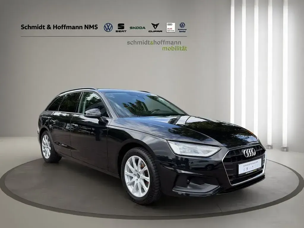 Gebraucht Audi A4 150 PS (110 kW) 2022 Mythosschwarz Kombi